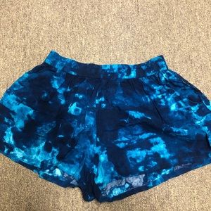 blue tie-dye shorts with pockets